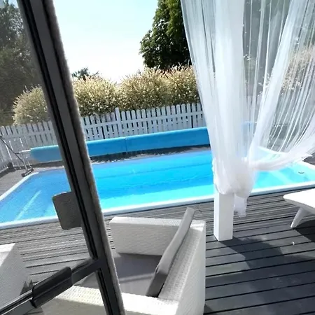 Wakacyjny Z Podgrzewanym Basenem I Jacuzzi Pod Gwiazdami, Studnica, Insko, 