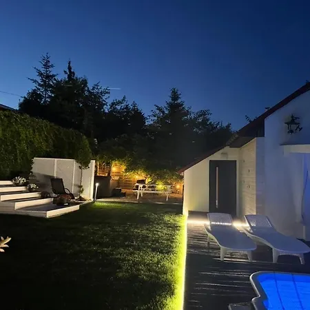 Wakacyjny Z Podgrzewanym Basenem I Jacuzzi Pod Gwiazdami, Studnica, Insko, 