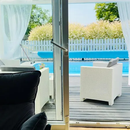 度假居 Wakacyjny Z Podgrzewanym Basenem I Jacuzzi Pod Gwiazdami, Studnica, Insko, 