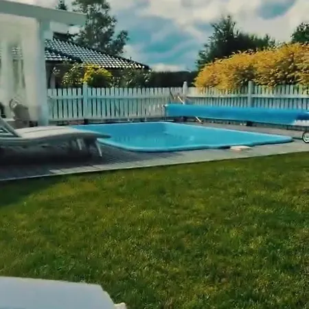 Wakacyjny Z Podgrzewanym Basenem I Jacuzzi Pod Gwiazdami, Studnica, Insko, 