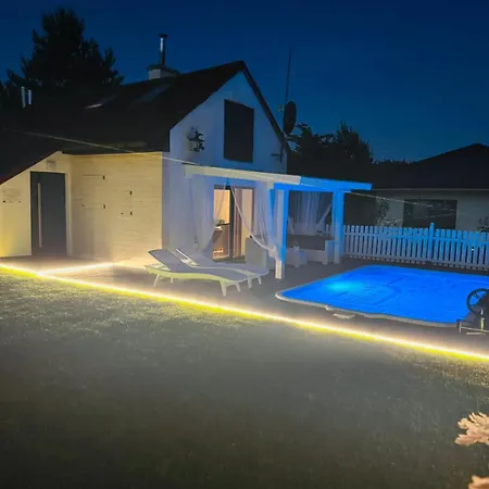 度假居 Wakacyjny Z Podgrzewanym Basenem I Jacuzzi Pod Gwiazdami, Studnica, Insko, 