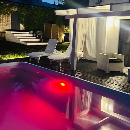 Wakacyjny Z Podgrzewanym Basenem I Jacuzzi Pod Gwiazdami, Studnica, Insko, 