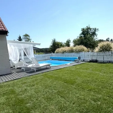 Wakacyjny Z Podgrzewanym Basenem I Jacuzzi Pod Gwiazdami, Studnica, Insko, 