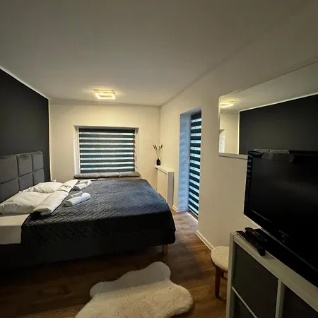 Wakacyjny Z Podgrzewanym Basenem I Jacuzzi Pod Gwiazdami, Studnica, Insko, 