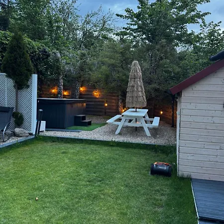Wakacyjny Z Podgrzewanym Basenem I Jacuzzi Pod Gwiazdami, Studnica, Insko, 